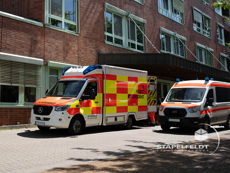 Krankenwagen | öffentlicher Neubau einer Rettungswache für das Johanniter-Krankenhaus Geesthacht durch das Bauunternehmen Stapelfeldt Bauunternehmung