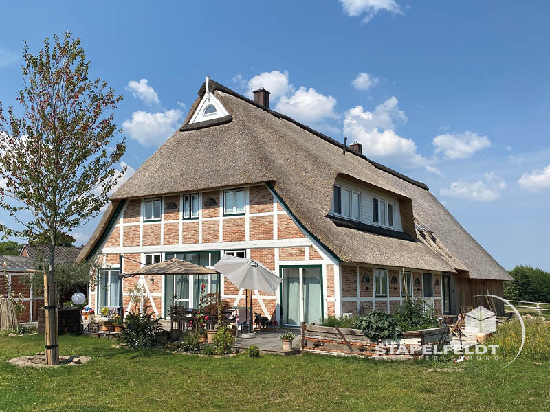 Bauunternehmen für Hamburg - Haus bauen in Altengamme - Reetdachhaus Fachwerkhaus sanieren & umbauen - Denkmalschutz - privater Wohnungsbau / Wohnbau