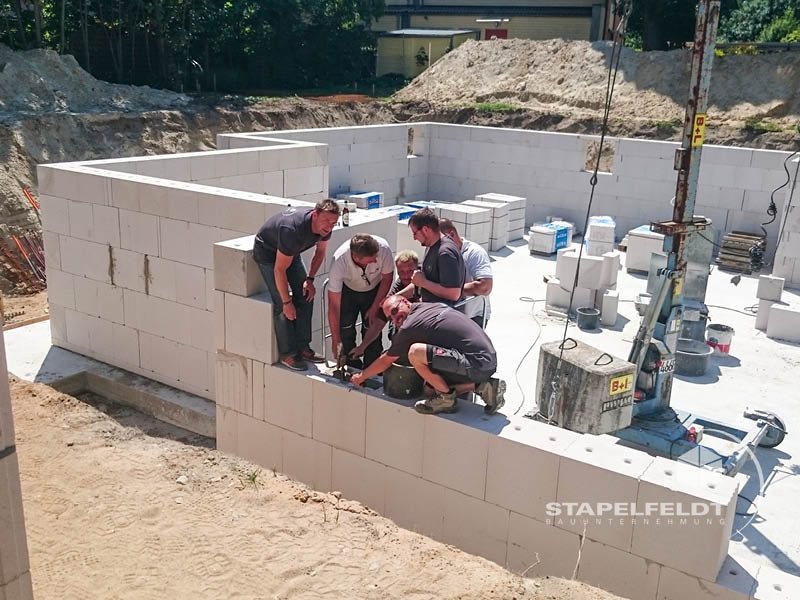 Neubau Neubauvorhaben Wohneinheiten Mehrfamilienhaus exklusive Ausstattung seniorengerecht behindertengerecht behindertengerechtes barrierefrei barrierefreies Bauen Barrierefreiheit Fahrstuhl Bauunternehmen Stapelfeldt Bauunternehmung Geesthacht Hamburg