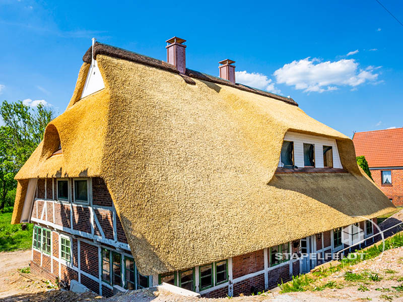 Sanierung Komplettsanierung Denkmalschutz historisches Fachwerkhaus Umbau Verblendziegel Fachwerk Altengamme Reetdachhaus Fundament Mauerwerk Sohlenplatte Bauunternehmen Stapelfeldt Bauunternehmung Geesthacht Großraum Hamburg Lauenburg Lüneburg
