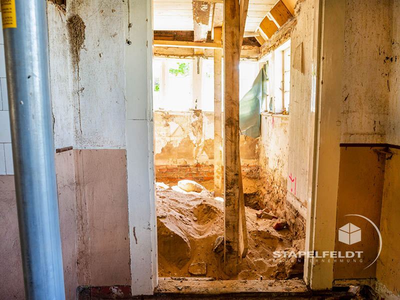 Sanierung Komplettsanierung Denkmalschutz historisches Fachwerkhaus Umbau Verblendziegel Fachwerk Altengamme Reetdachhaus Fundament Mauerwerk Sohlenplatte Bauunternehmen Stapelfeldt Bauunternehmung Geesthacht Großraum Hamburg Lauenburg Lüneburg