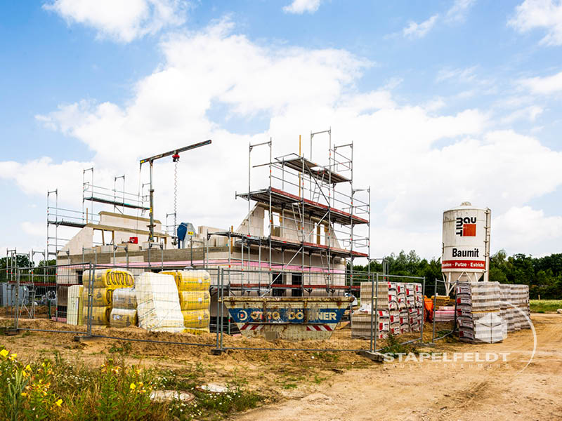 Schwarzenbek Neubau Neubauvorhaben Hausbau Wohnhaus Doppelhaus Doppelhaushälfte Stahlbetonarbeiten Kalksandsteinarbeiten Quadroelemente Bauunternehmen Stapelfeldt Bauunternehmung