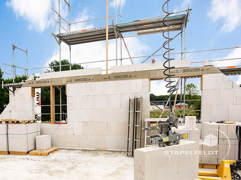 Schwarzenbek Neubau Neubauvorhaben Hausbau Wohnhaus Doppelhaus Doppelhaushälfte Stahlbetonarbeiten Kalksandsteinarbeiten Quadroelemente Bauunternehmen Stapelfeldt Bauunternehmung