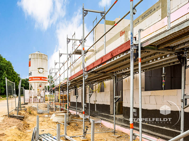 Schwarzenbek Neubau Neubauvorhaben Hausbau Wohnhaus Doppelhaus Doppelhaushälfte Stahlbetonarbeiten Kalksandsteinarbeiten Quadroelemente Bauunternehmen Stapelfeldt Bauunternehmung