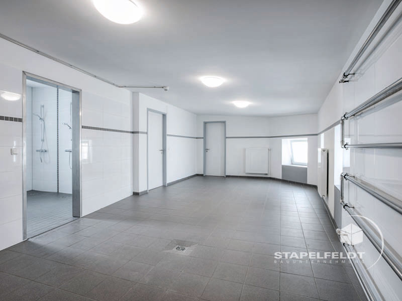 Bauunternehmen für Industriebau Bauunternehmen Umbau Schlachthof Verwaltungsgebäude Büroetage Hamburg Sankt Pauli Abbrucharbeiten Sanierung Fassade Denkmalschutz Sanierungsmaßnahmen Lagerhalle Werkshalle Industriegebäude Stapelfeldt Bauunternehmung