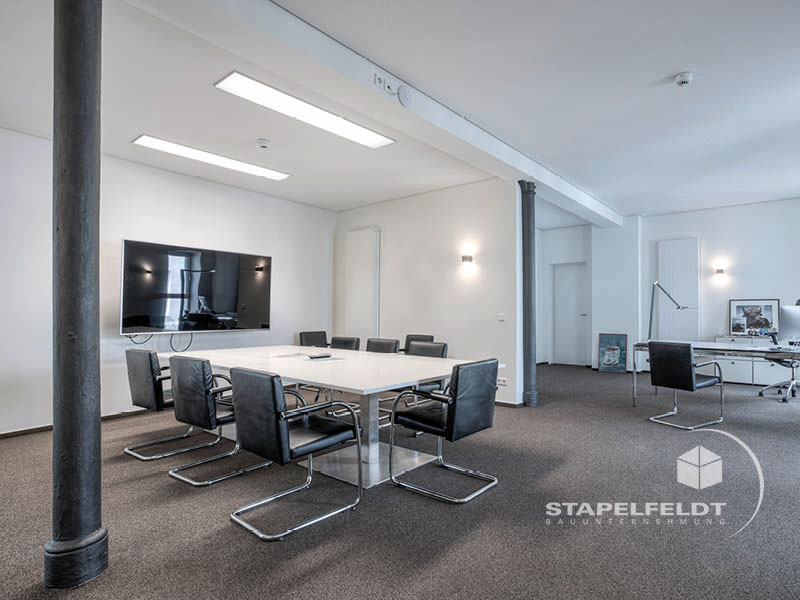 Bauunternehmen für Industriebau Bauunternehmen Umbau Schlachthof Verwaltungsgebäude Büroetage Hamburg Sankt Pauli Abbrucharbeiten Sanierung Fassade Denkmalschutz Sanierungsmaßnahmen Lagerhalle Werkshalle Industriegebäude Stapelfeldt Bauunternehmung