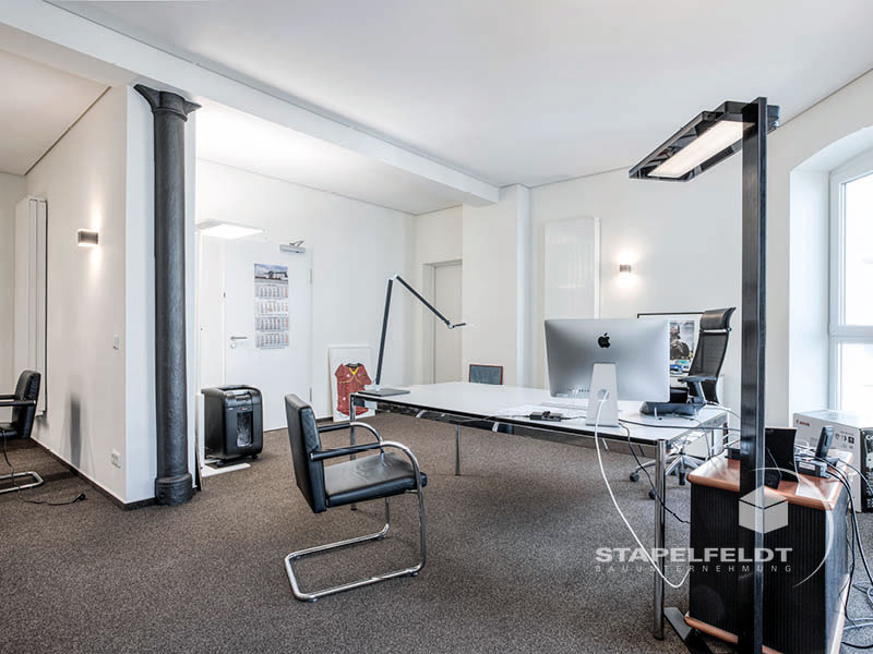 Bauunternehmen für Industriebau Bauunternehmen Umbau Schlachthof Verwaltungsgebäude Büroetage Hamburg Sankt Pauli Abbrucharbeiten Sanierung Fassade Denkmalschutz Sanierungsmaßnahmen Lagerhalle Werkshalle Industriegebäude Stapelfeldt Bauunternehmung