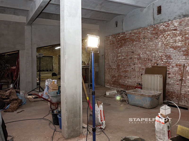 Bauunternehmen für Industriebau Bauunternehmen Umbau Schlachthof Verwaltungsgebäude Büroetage Hamburg Sankt Pauli Abbrucharbeiten Sanierung Fassade Denkmalschutz Sanierungsmaßnahmen Lagerhalle Werkshalle Industriegebäude Stapelfeldt Bauunternehmung