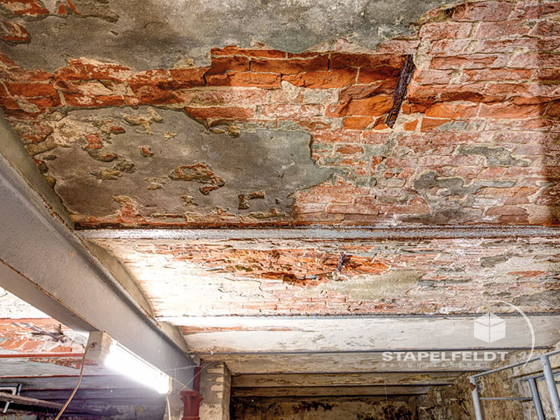 Bauunternehmen für Industriebau Bauunternehmen Umbau Schlachthof Verwaltungsgebäude Büroetage Hamburg Sankt Pauli Abbrucharbeiten Sanierung Fassade Denkmalschutz Sanierungsmaßnahmen Lagerhalle Werkshalle Industriegebäude Stapelfeldt Bauunternehmung