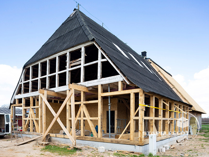 Sanierung Sanierungsmaßnahmen Denkmalschutz historisch Fachwerkhaus Verblendziegel Fachwerk Altengamme Reetdachhaus Fundament Mauerwerk Sohlenplatte Bauunternehmen Stapelfeldt Bauunternehmung Geesthacht Großraum Hamburg Lauenburg Lüneburg