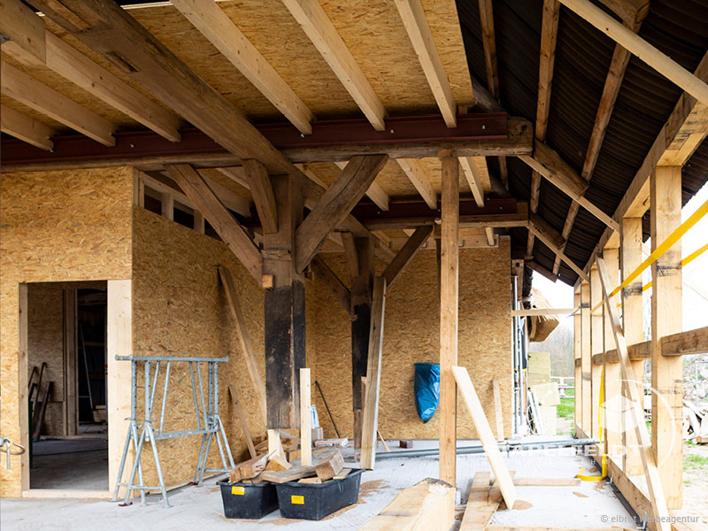 Sanierung Sanierungsmaßnahmen Denkmalschutz historisch Fachwerkhaus Verblendziegel Fachwerk Altengamme Reetdachhaus Fundament Mauerwerk Sohlenplatte Bauunternehmen Stapelfeldt Bauunternehmung Geesthacht Großraum Hamburg Lauenburg Lüneburg