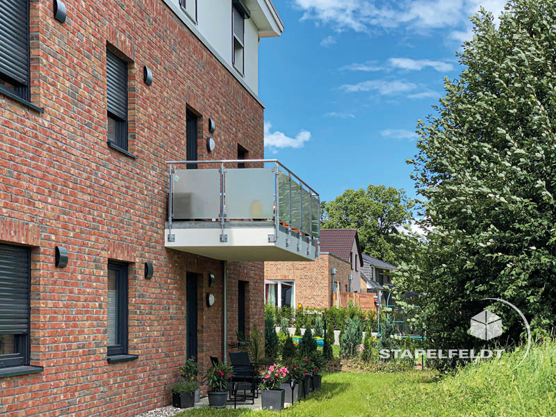 Haus bauen Büchen Pötrau Bauunternehmen Neubau Neubauvorhaben Neubauwohnungen Hausbau Wohnhaus Energieeffizienz KfW55 barrierefreie Wohnungen DIN 18040-1/2 Mehrfamilienhäuser Raiffeisenbank eG Rohbau Großen Sandkamp Stapelfeldt Bauunternehmung