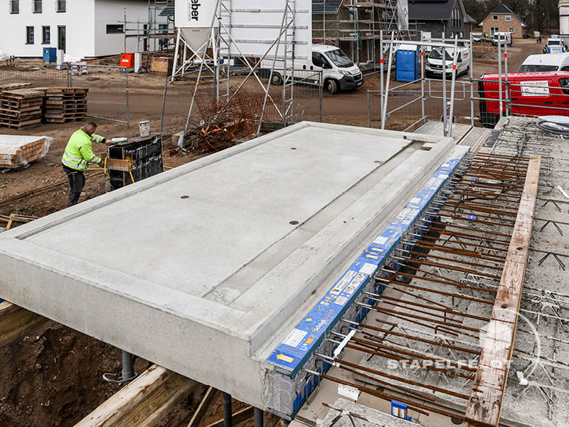 Haus bauen Büchen Pötrau Bauunternehmen Neubau Neubauvorhaben Neubauwohnungen Hausbau Wohnhaus Energieeffizienz KfW55 barrierefreie Wohnungen DIN 18040-1/2 Mehrfamilienhäuser Raiffeisenbank eG Rohbau Großen Sandkamp Stapelfeldt Bauunternehmung