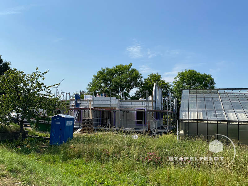 Haus bauen Hamburg Neuengamme Bauunternehmen Neubau Neubauvorhaben Hausbau Wohnhaus Friesenhaus Einfamilienhaus Zwerchgiebel Friesengiebel Maurerarbeiten Klinkerverblendung Verblendklinker Vierlande Marschlande Stapelfeldt Bauunternehmung