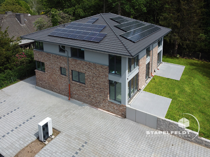 Fertiggestellte Klinkerfassade – Neubau Mehrfamilienhaus Witzhave (KfW-40) | Stapelfeldt Bauunternehmung