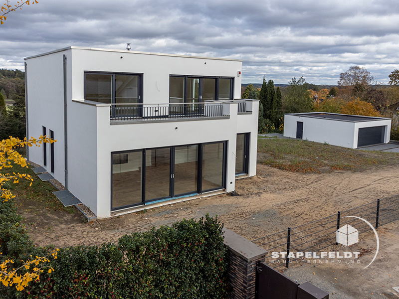 Stapelfeldt Bauunternehmung Geesthacht Neubau Einfamilienhaus Luxusvilla Villa Schwimmbad Aufzug Niedersachsen Jesteburg Hamburg