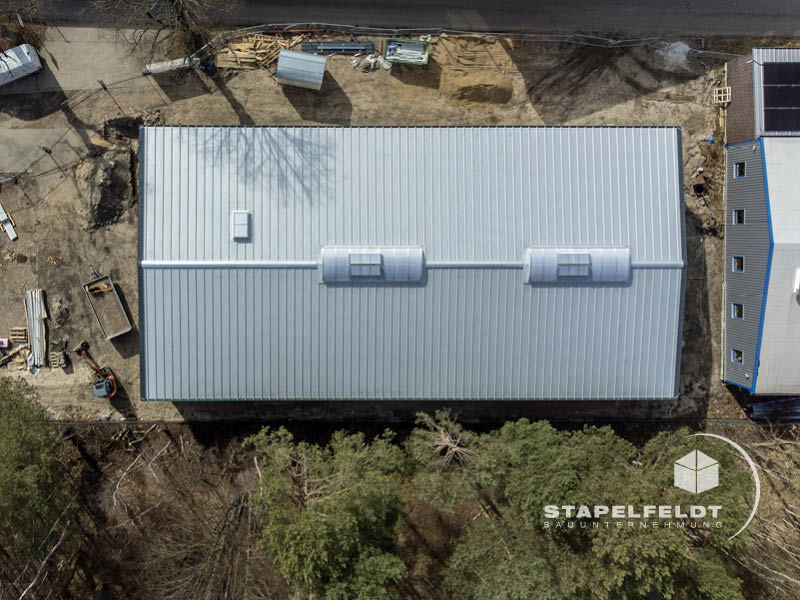 Neubau Industriebau Industriehalle Gewerbehalle 2-stöckig Büroräume Bauunternehmen Geesthacht Stapelfeldt Bauunternehmung