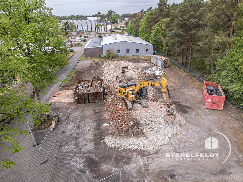 Neubau Industriebau Industriehalle Gewerbehalle Abrissarbeiten Rohbau Rohbauarbeiten Bauunternehmen Geesthacht Stapelfeldt Bauunternehmung