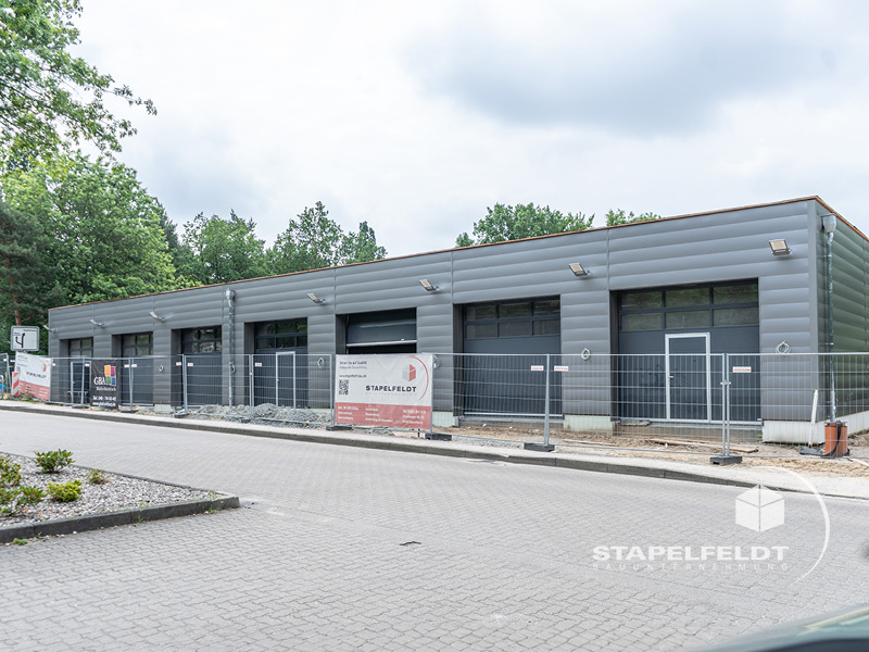 kurz vor Fertigstellung | öffentlicher Neubau einer Rettungswache für das Johanniter-Krankenhaus Geesthacht durch das Bauunternehmen Stapelfeldt Bauunternehmung