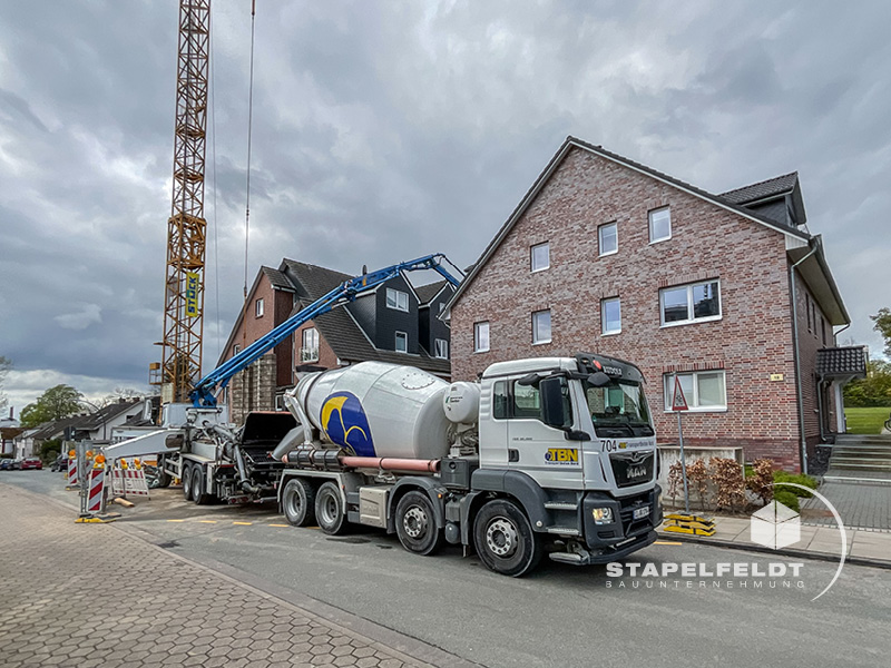 Stapelfeldt Bauunternehmung Geesthacht | Sanierung Winkelstützwand Baustelle Bauunternehmen Sanierungsarbeiten Hamburg Bezirk Bergedorf Stadtteil Lohbrügge