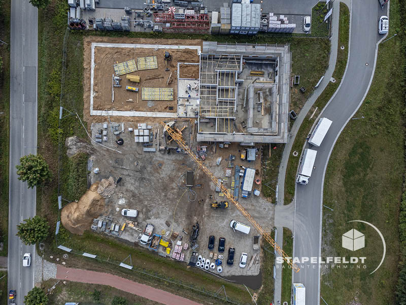 Neubau Gewerbegebiet Nord Leibnizstraße Halle & Verwaltungsgebäude | Baustelle Luftaufnahmen Industriebau | Bauunternehmen Stapelfeldt Bauunternehmung Geesthacht