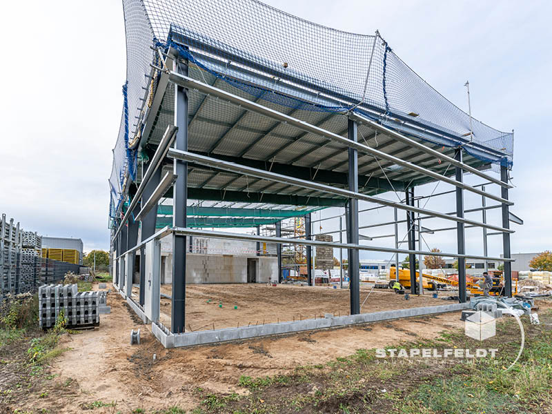 Neubau Gewerbegebiet Nord Leibnizstraße Halle & Verwaltungsgebäude | Baustelle Hallenbau Industriebau | Bauunternehmen Stapelfeldt Bauunternehmung Geesthacht