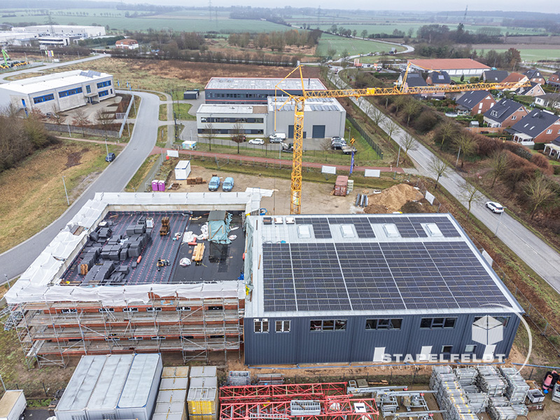 Neubau Gewerbegebiet Nord Leibnizstraße Halle & Verwaltungsgebäude | Baustelle Hallenbau Industriebau | Bauunternehmen Stapelfeldt Bauunternehmung Geesthacht