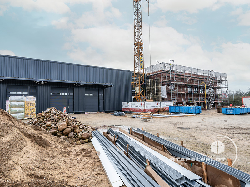 Neubau Gewerbegebiet Nord Leibnizstraße Halle & Verwaltungsgebäude | Baustelle Hallenbau Industriebau | Bauunternehmen Stapelfeldt Bauunternehmung Geesthacht