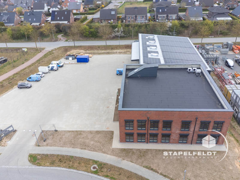 Neubau Leibnizstraße Gewerbegebiet Nord Geesthacht | Halle & Verwaltungsgebäude der Firma VOIGT Dier Bad- und Heizungsgestalter | Bauunternehmen für Industriebau & Hallenbau Stapelfeldt Bauunternehmung