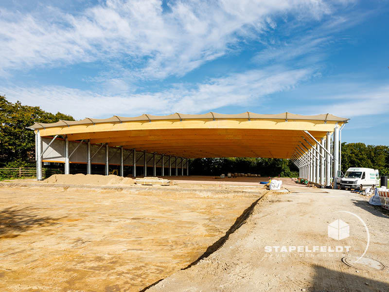 Streifenfundament für Hockeyhalle des Hockeybundesstützpunktes in Hamburg | Bauunternehmen für Neubau von Sporthallen, Sportanlagen, Hallenbau, Stahlhallen, Stahlhallenbau | Stapelfeldt Bauunternehmung