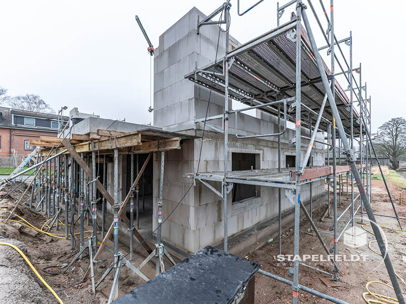 Neubau Zweifamilienhaus bauen direkt hinter dem Elbdeich | Bauunternehmen Hamburg Bergedorf Kirchwerder Krauel Neuengammen Zollenspieker | Bauen am Deich / in direkter Ebnähe | Stapelfeldt Bauunternehmung