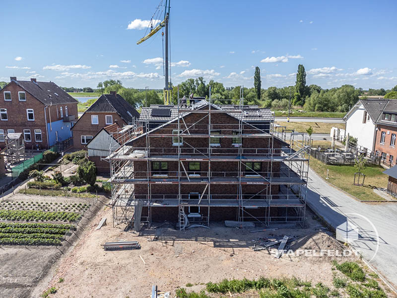 Bauen am Deich | Neubau Mehrfamilienhaus mit vier Wohneinheiten | Bauunternehmen Hamburg Bergedorf Kirchwerder Krauel Neuengammen Zollenspieker | in direkter Ebnähe | Stapelfeldt Bauunternehmung