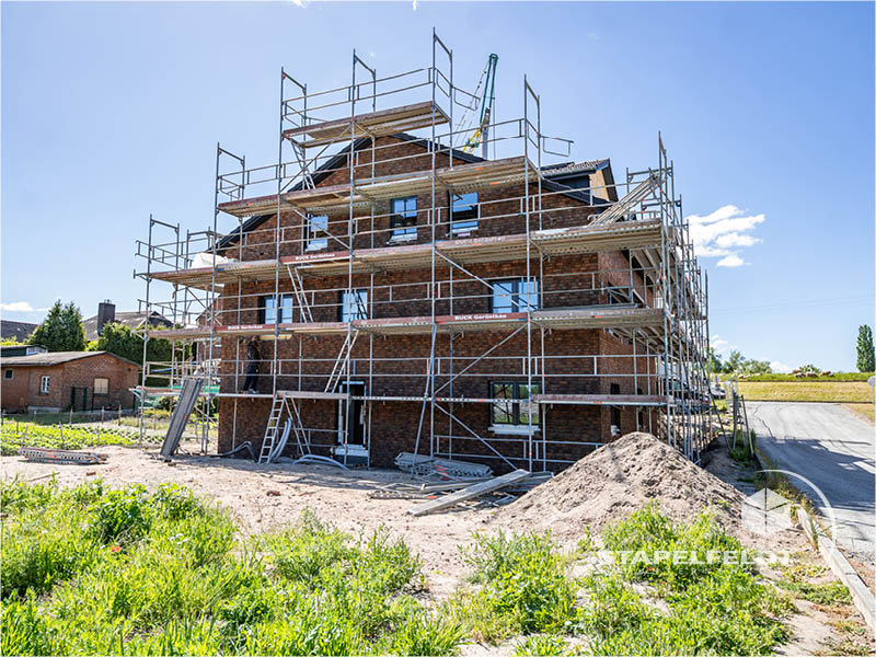Bauen am Deich | Neubau Mehrfamilienhaus mit vier Wohneinheiten | Bauunternehmen Hamburg Bergedorf Kirchwerder Krauel Neuengammen Zollenspieker | in direkter Ebnähe | Stapelfeldt Bauunternehmung