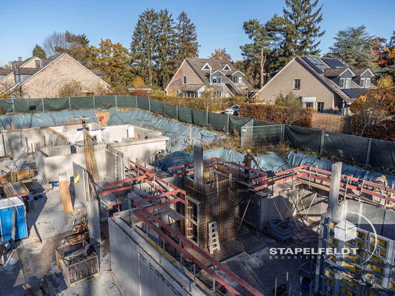 Privater Wohnungsbau Lüneburg: Rohbau im Kellergeschoss mit Schalungen und Wänden, Reiherstieg.