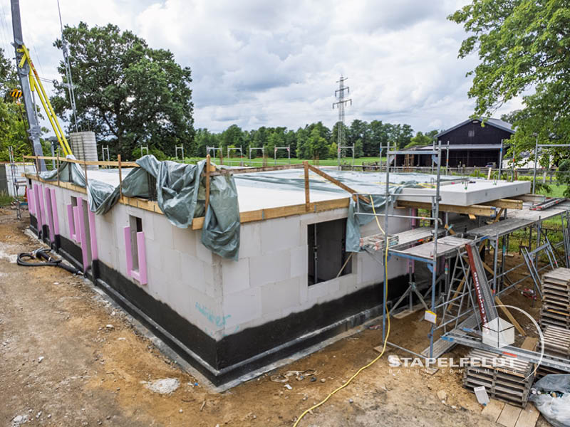 Erstellung des Obergeschosses | Neubau Doppelhaushälfte & Wohnungen, 5 Wohneinheiten, Hamburg Curslack Bezirk Bergedorf, Bauunternehmen Stapelfeldt Bauunternehmung aus Geesthacht