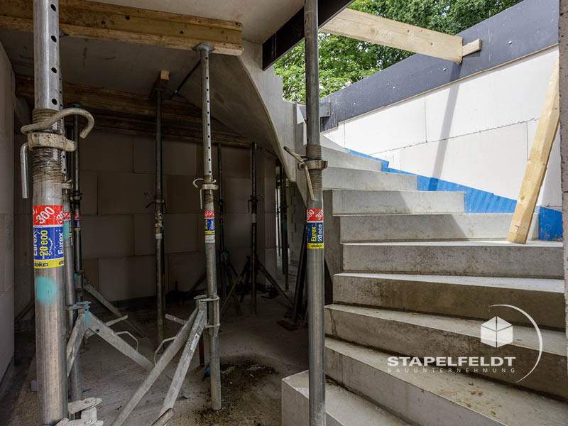 Treppenaufgang | Neubau Doppelhaushälfte & Wohnungen, 5 Wohneinheiten, Hamburg Curslack Bezirk Bergedorf, Bauunternehmen Stapelfeldt Bauunternehmung aus Geesthacht