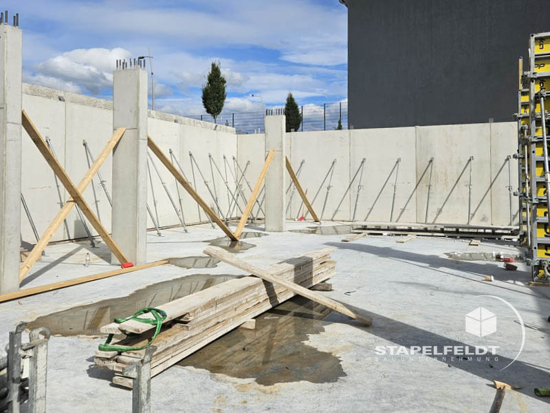 Neubau Halle mit Tiefgarage Autowerkstatt Norderstedt Fundament Rohbau | Hallenbau Bauunternehmen Stapelfeldt Bauunternehmung Geesthacht