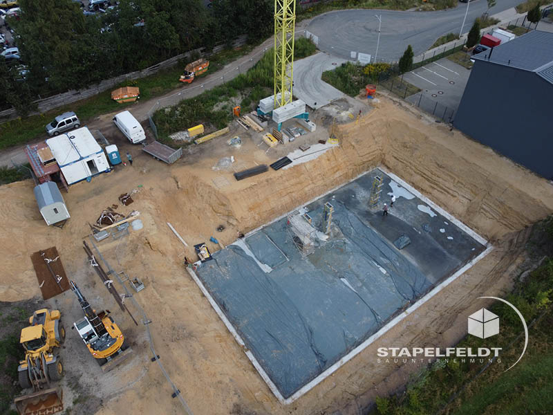 Neubau Halle mit Tiefgarage Autowerkstatt Norderstedt Deckenplatte Gewerbegebiet | Hallenbau Bauunternehmen Stapelfeldt Bauunternehmung Geesthacht