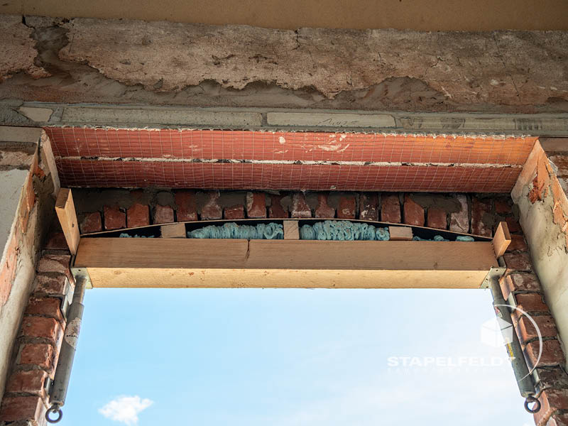 Bauunternehmen für Sanierungsarbeiten Rundbogenfenster im Klinkermauerwerk | Scheune Hamburg Bergedorf Vier- und Marschlande | Stapelfeldt Bauunternehmung Geesthacht