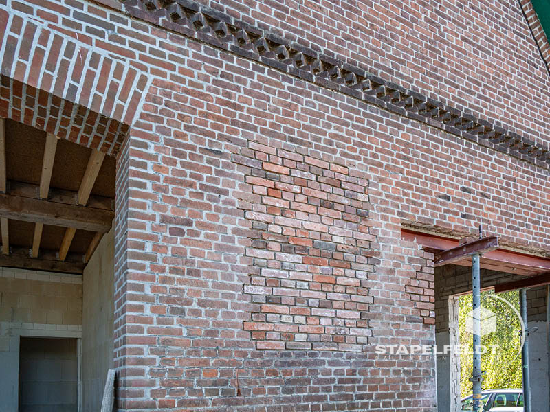 Bauunternehmen für nachhaltige Sanierung Rundbogenfenster im Klinkermauerwerk | Scheune Hamburg Bergedorf Vier- und Marschlande | Stapelfeldt Bauunternehmung Geesthacht