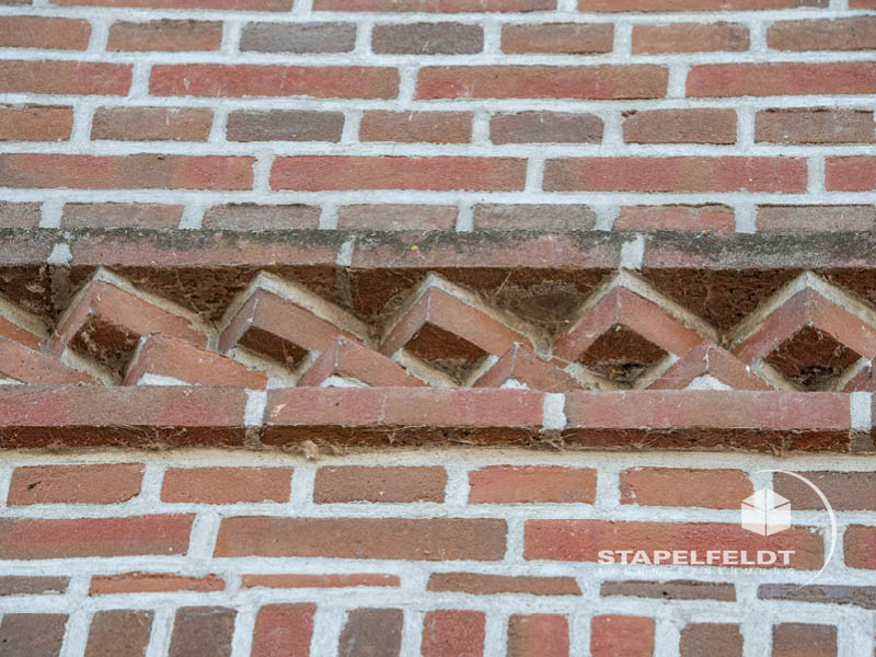 Bauunternehmen für Sanierung Rundbogenfenster im Klinkermauerwerk mit Zierleiste Zierelemente  | Scheune Hamburg Bergedorf Vier- und Marschlande | Stapelfeldt Bauunternehmung Geesthacht