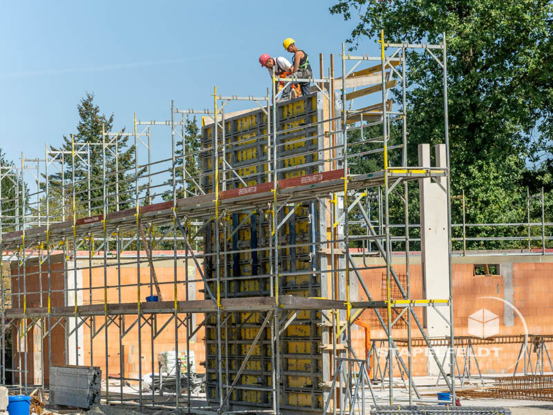Schalungsarbeiten im Rohbau beim Neubau der EDEKA- und PENNY-Märkte in Neetze